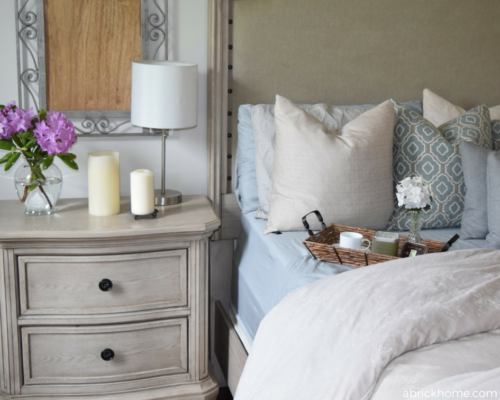 Pretty bed and side table!