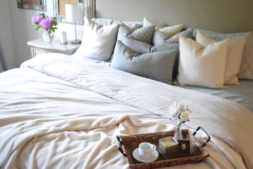 This bed looks so comfy!