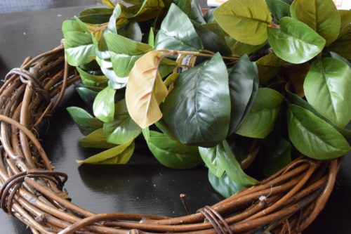DIY Magnolia Leaf Wreath
