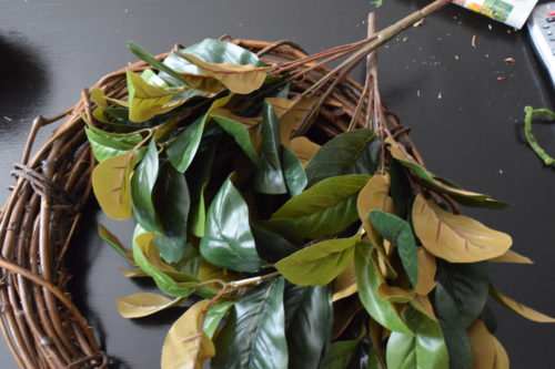 DIY Magnolia Leaf Wreath