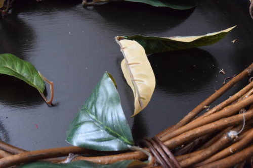 DIY Magnolia Leaf Wreath