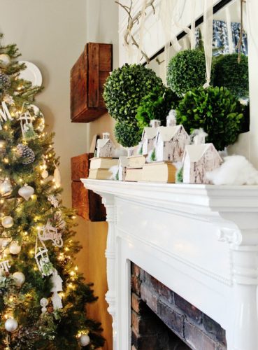 Christmas Mantel Ideas, DIY Christmas mantel ideas, rustic Christmas mantels, modern Christmas mantels, holiday decorating,Christmas mantel ideas fire places, Christmas decorations, Christmas decorations for the home