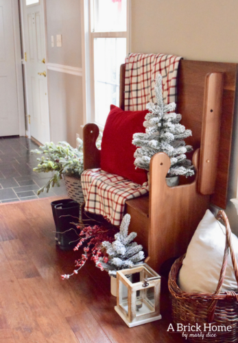 A Brick Home: Christmas Entryway Bench Decor, christmas front entry, christmas front entry decor, christmas front entryway bench