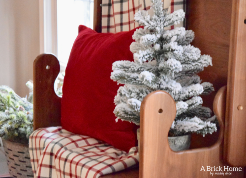 A Brick Home: Christmas Entryway Bench Decor, christmas front entry, christmas front entry decor, christmas front entryway bench