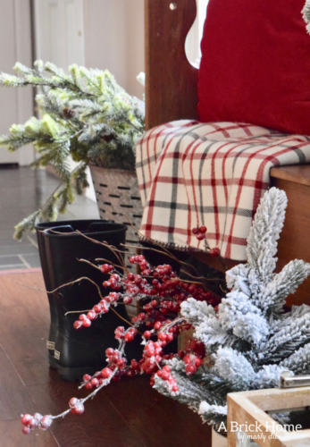 A Brick Home: Christmas Entryway Bench Decor, christmas front entry, christmas front entry decor, christmas front entryway bench