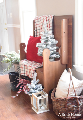 A Brick Home: Christmas Entryway Bench Decor, christmas front entry, christmas front entry decor, christmas front entryway bench