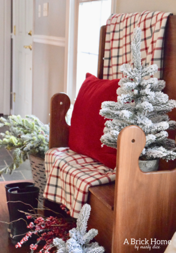 A Brick Home: Christmas Entryway Bench Decor, christmas front entry, christmas front entry decor, christmas front entryway bench