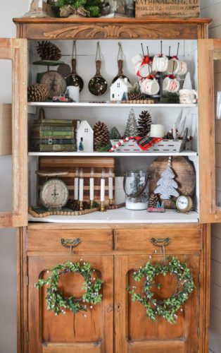 Christmas hutch decor ideas, christmas hutch china cabinet, christmas hutch decorating ideas, christmas hutch decor dining rooms, christmas dining room, christmas dining room decor