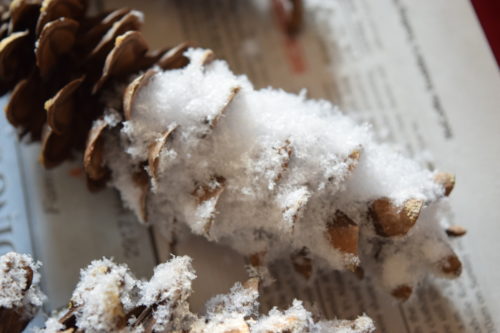 A Brick Home: DIY snow pinecones, pinecone crafts, diy pinecone crafts, diy pinecone crafts christmas, christmas crafts