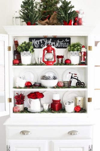 Christmas hutch decor ideas, christmas hutch china cabinet, christmas hutch decorating ideas, christmas hutch decor dining rooms, christmas dining room, christmas dining room decor