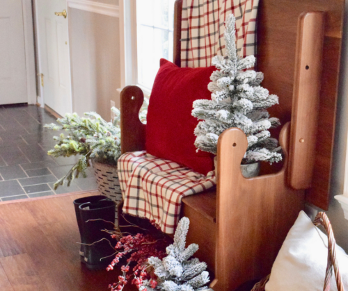 A Brick Home: Christmas Entryway Bench Decor, christmas front entry, christmas front entry decor, christmas front entryway bench