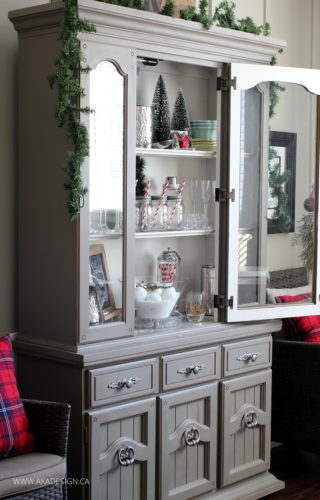 Christmas hutch decor ideas, christmas hutch china cabinet, christmas hutch decorating ideas, christmas hutch decor dining rooms, christmas dining room, christmas dining room decor
