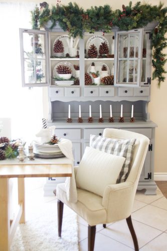 Christmas hutch decor ideas, christmas hutch china cabinet, christmas hutch decorating ideas, christmas hutch decor dining rooms, christmas dining room, christmas dining room decor