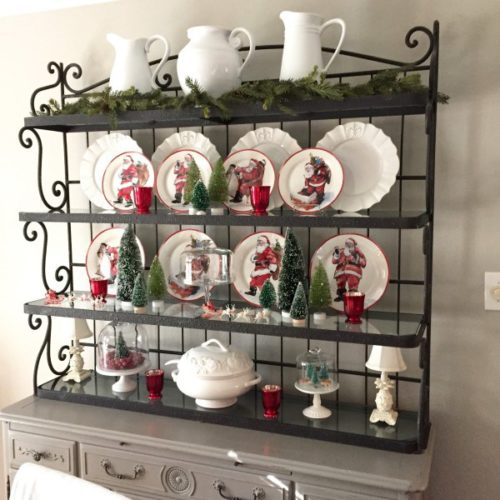 Christmas hutch decor ideas, christmas hutch china cabinet, christmas hutch decorating ideas, christmas hutch decor dining rooms, christmas dining room, christmas dining room decor