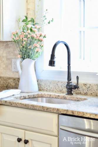 A Brick Home: spring kitchen, spring kitchen decor, spring kitchen decor countertops, kitchen decor, kitchen ideas #springdecor #kitchendecor #kitchenideas