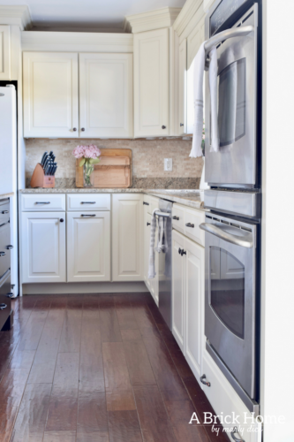 A Brick Home: spring kitchen, spring kitchen decor, spring kitchen decor countertops, kitchen decor, kitchen ideas #springdecor #kitchendecor #kitchenideas
