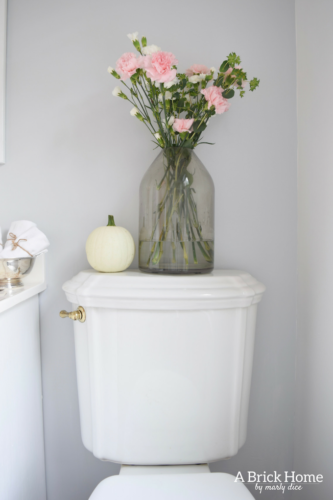 This powder room makeover REVEAL is insane! I can't believe how little money she spent to completely transform this powder room to a light and bright one. These small powder room ideas are must-see's!