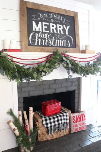 Gorgeous Christmas mantel decorations that'll inspire you this year! Check out this roundup up beautiful holiday mantels. #christmasmantels