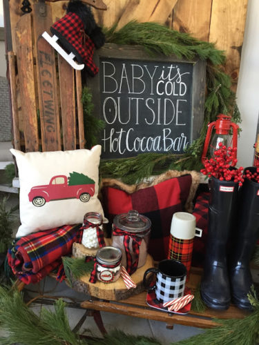 Gorgeous Buffalo Check Christmas Decor Ideas - Love this roundup of plaid holiday decor! #buffalocheck