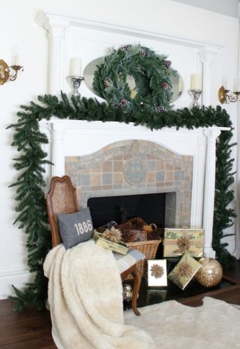 Gorgeous Christmas mantel decorations that'll inspire you this year! Check out this roundup up beautiful holiday mantels. #christmasmantels