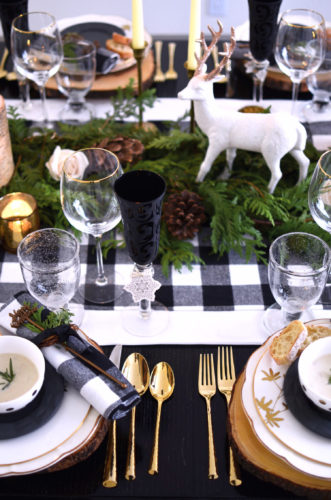 Gorgeous Buffalo Check Christmas Decor Ideas - Love this roundup of plaid holiday decor! #buffalocheck