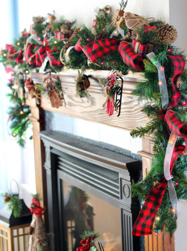 Gorgeous Christmas mantel decorations that'll inspire you this year! Check out this roundup up beautiful holiday mantels. #christmasmantels