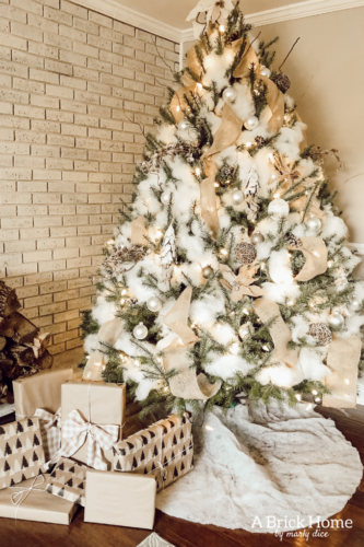 This Snowy white Christmas tree is both rustic and elegant. I CAN'T BELIEVE what she used for the snow on the tree! #christmastreedecor