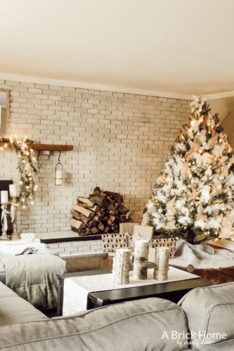 This Snowy white Christmas tree is both rustic and elegant. I CAN'T BELIEVE what she used for the snow on the tree! #christmastreedecor