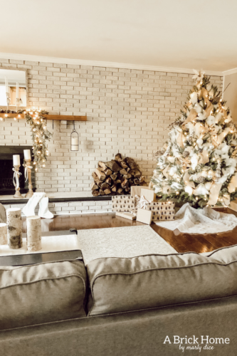 This Snowy white Christmas tree is both rustic and elegant. I CAN'T BELIEVE what she used for the snow on the tree! #christmastreedecor