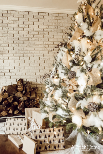 This Snowy white Christmas tree is both rustic and elegant. I CAN'T BELIEVE what she used for the snow on the tree! #christmastreedecor