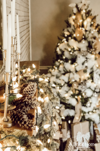 This Snowy white Christmas tree is both rustic and elegant. I CAN'T BELIEVE what she used for the snow on the tree! #christmastreedecor