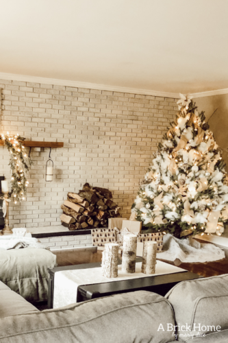 This Snowy white Christmas tree is both rustic and elegant. I CAN'T BELIEVE what she used for the snow on the tree! #christmastreedecor