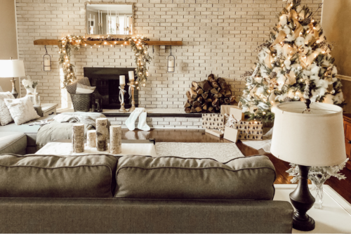 This gorgeous neutral Christmas mantel accompanies a cozy and neutral family room with a snow-filled Christmas tree! Take the whole tour NOW! Tons of inspiration!! #christmasmantel