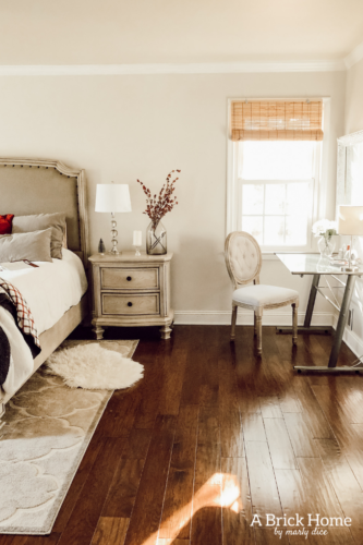 Check out this STUNNING red & white, cozy Christmas bedroom. Such an easy and beautiful look to recreate! #christmasbedroom