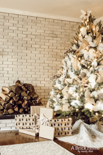 This Snowy white Christmas tree is both rustic and elegant. I CAN'T BELIEVE what she used for the snow on the tree! #christmastreedecor
