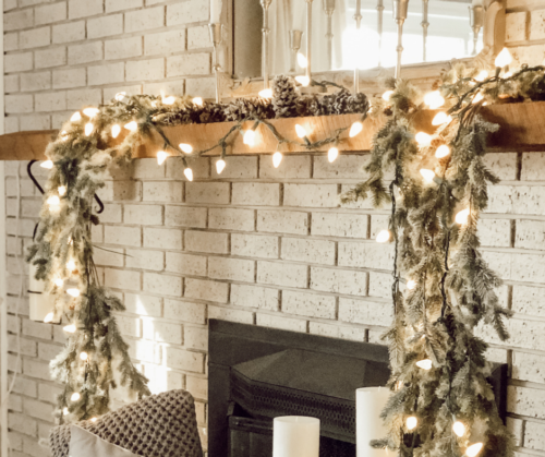 This gorgeous neutral Christmas mantel accompanies a cozy and neutral family room with a snow-filled Christmas tree! Take the whole tour NOW! Tons of inspiration!! #christmasmantel
