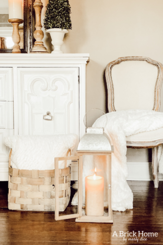 the COZIEST french farmhouse buffet decor during winter #buffetdecor