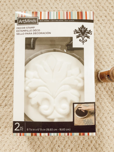 WOAH! This DIY Wallpaper hack is so easy, budget-friendly and beautiful! #diywallpaper