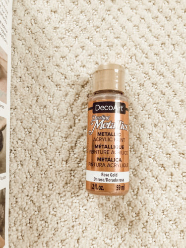 WOAH! This DIY Wallpaper hack is so easy, budget-friendly and beautiful! #diywallpaper