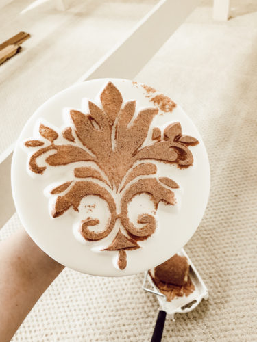 WOAH! This DIY Wallpaper hack is so easy, budget-friendly and beautiful! #diywallpaper