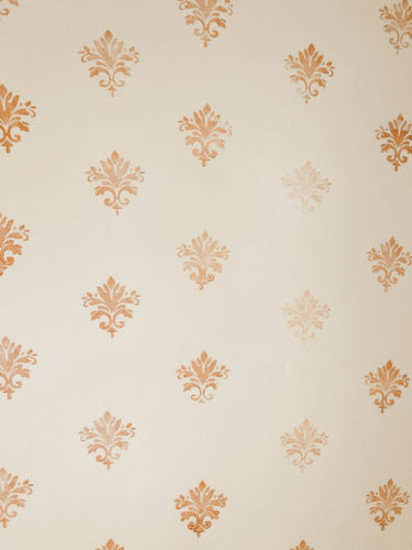 WOAH! This DIY Wallpaper hack is so easy, budget-friendly and beautiful! #diywallpaper