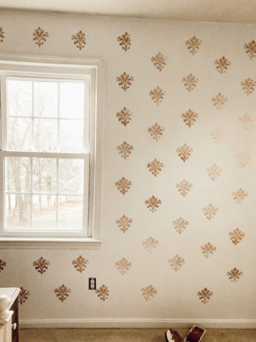 WOAH! This DIY Wallpaper hack is so easy, budget-friendly and beautiful! #diywallpaper