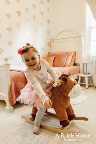 DREAM toddler girl's bedroom with a shabby chic and vintage vibe! #girlsbedroom