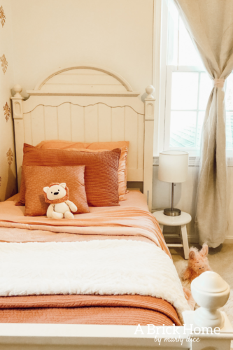 DREAM toddler girl's bedroom with a shabby chic and vintage vibe! #girlsbedroom