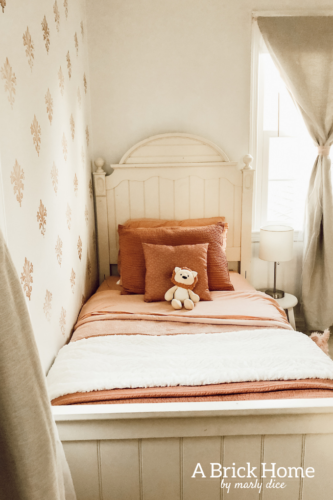 DREAM toddler girl's bedroom with a shabby chic and vintage vibe! #girlsbedroom
