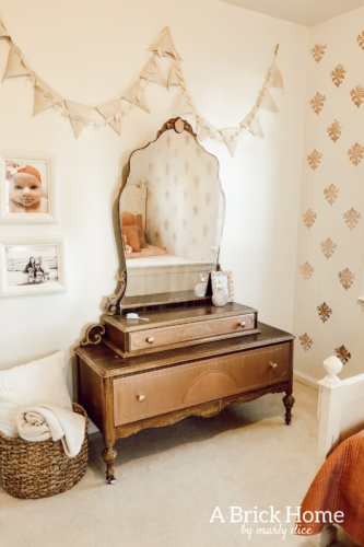 DREAM toddler girl's bedroom with a shabby chic and vintage vibe! #girlsbedroom
