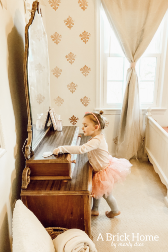 DREAM toddler girl's bedroom with a shabby chic and vintage vibe! #girlsbedroom