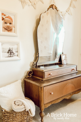 DREAM toddler girl's bedroom with a shabby chic and vintage vibe! #girlsbedroom
