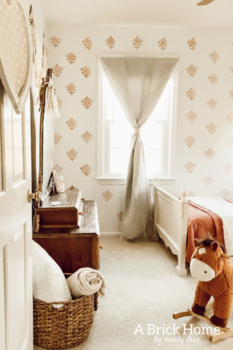 DREAM toddler girl's bedroom with a shabby chic and vintage vibe! #girlsbedroom