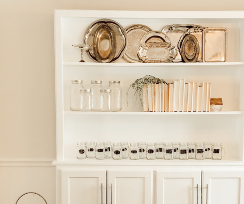 GENIUS tips for styling bookshelves with books and things you already own! #bookcasestyling